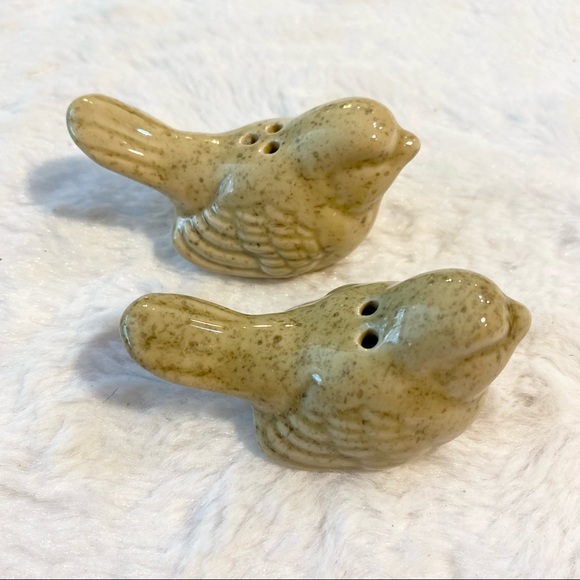Vintage Small Birds Ceramic Salt & Pepper Shakers - Picture 2 of 6